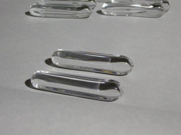 A Set of 12 Fine French Art Deco Cristal Knife Rests by Daum - Image 4