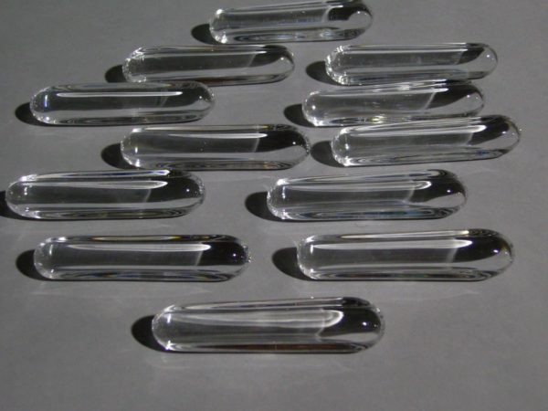 A Set of 12 Fine French Art Deco Cristal Knife Rests by Daum - Image 6