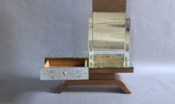 A Fine French Art Deco Mirrored Vanity - Image 8