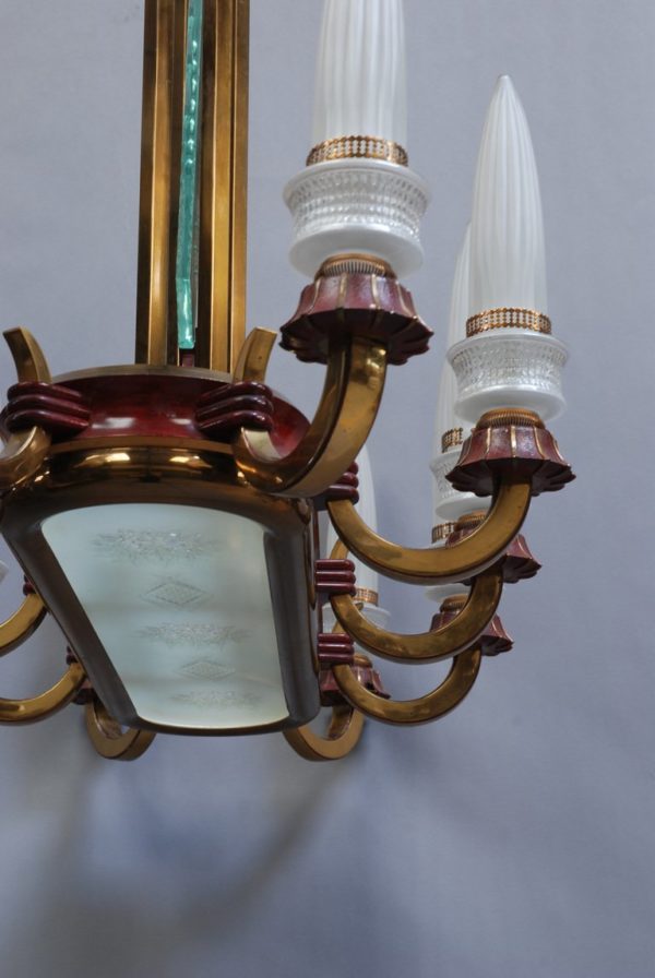 A Fine Large French 1950s Brass and Glass Chandelier - Image 9