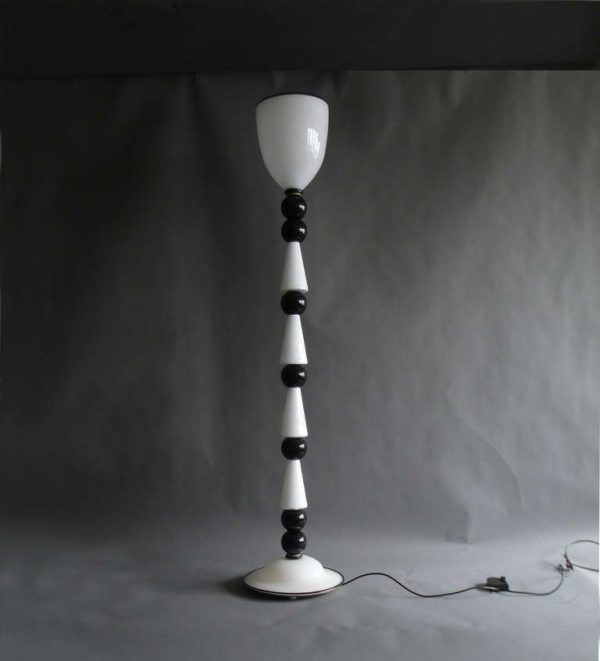 An Italian 1980's Black and White Hand Blown Murano Glass Floor Lamp. - Image 2