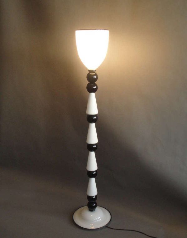 An Italian 1980's Black and White Hand Blown Murano Glass Floor Lamp. - Image 5