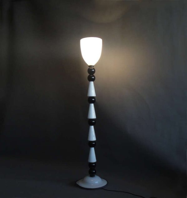 An Italian 1980's Black and White Hand Blown Murano Glass Floor Lamp. - Image 6