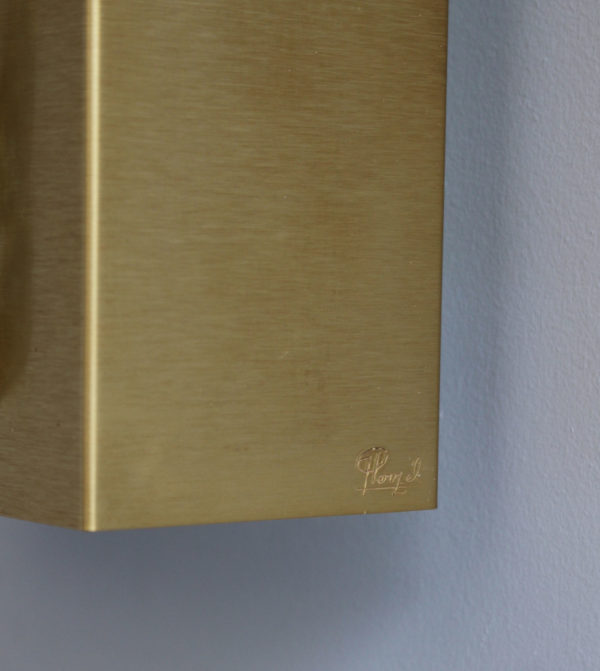 A French 1970s Bronze and Glass Slab Sconce by Perzel. - Image 5