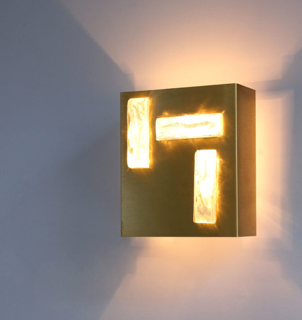 A French 1970s Bronze and Glass Slab Sconce by Perzel. - Image 7