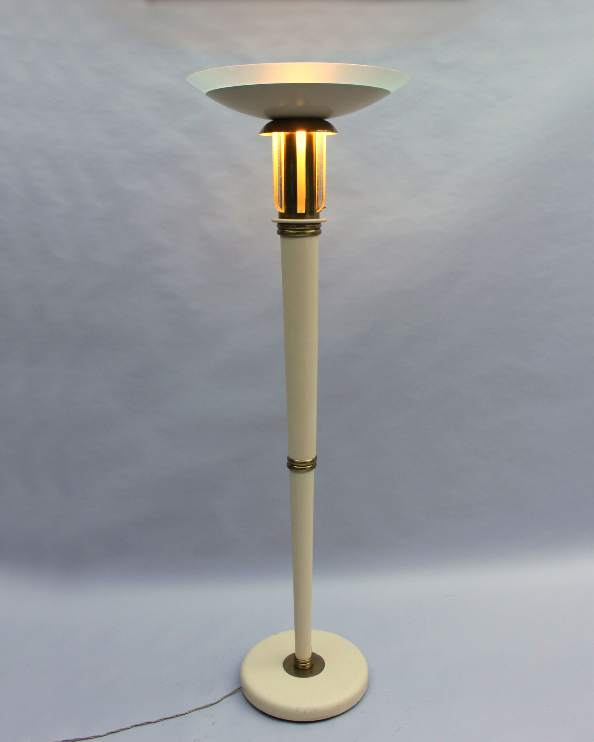 Fine French Art Deco Lacquered Floor Lamp with Glass and Brass details - Image 3