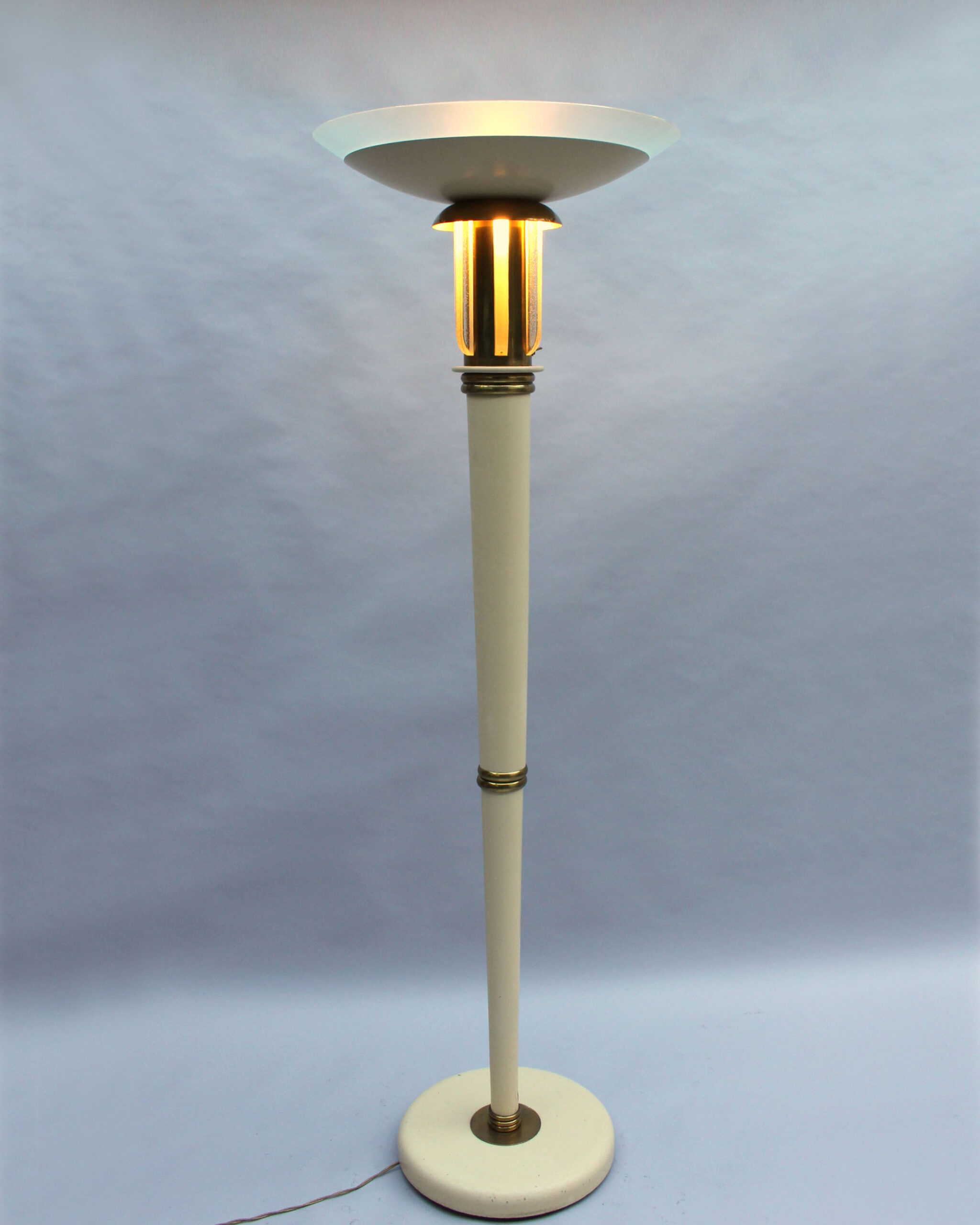 Fine French Art Deco Lacquered Floor Lamp with Glass and Brass details - Image 10