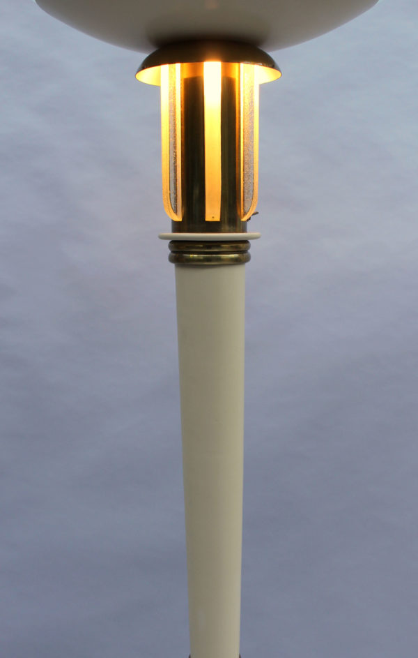 Fine French Art Deco Lacquered Floor Lamp with Glass and Brass details - Image 7