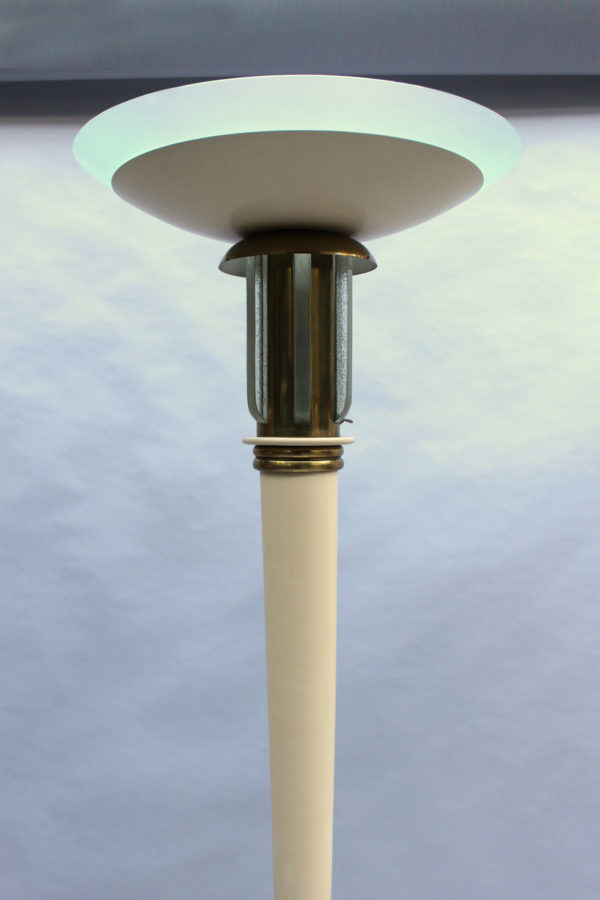 Fine French Art Deco Lacquered Floor Lamp with Glass and Brass details - Image 4