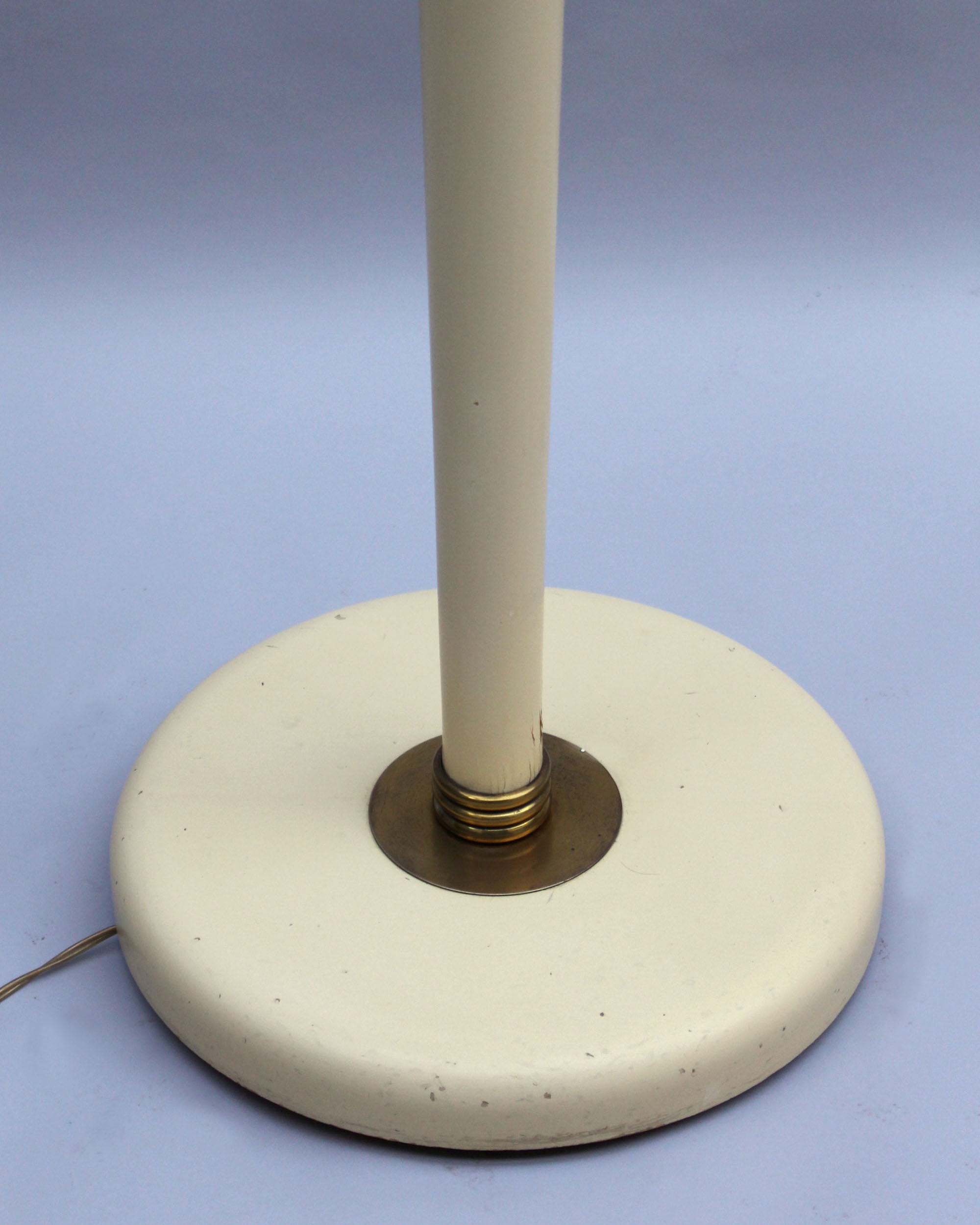 Fine French Art Deco Lacquered Floor Lamp with Glass and Brass details - Image 8