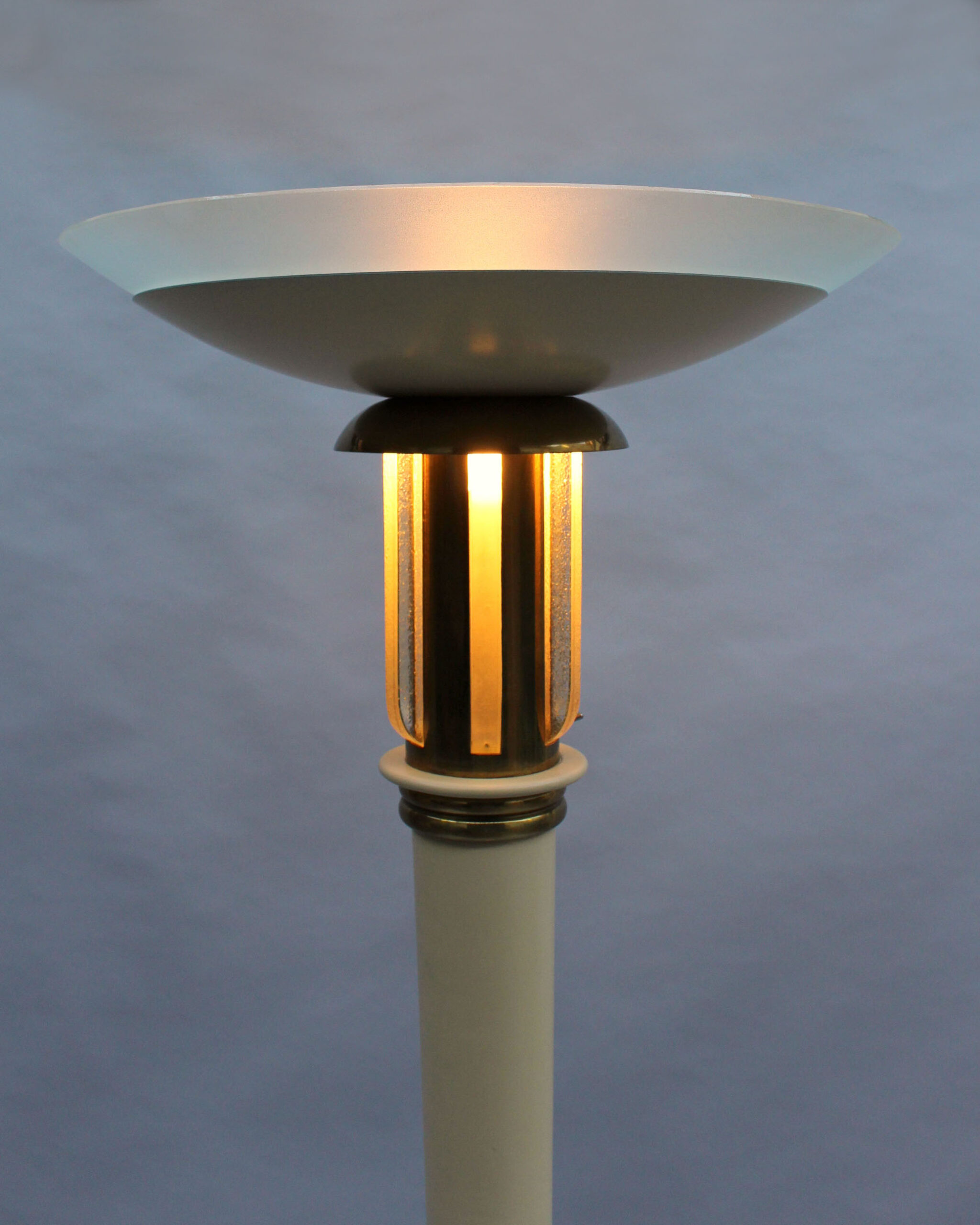 Fine French Art Deco Lacquered Floor Lamp with Glass and Brass details - Image 4