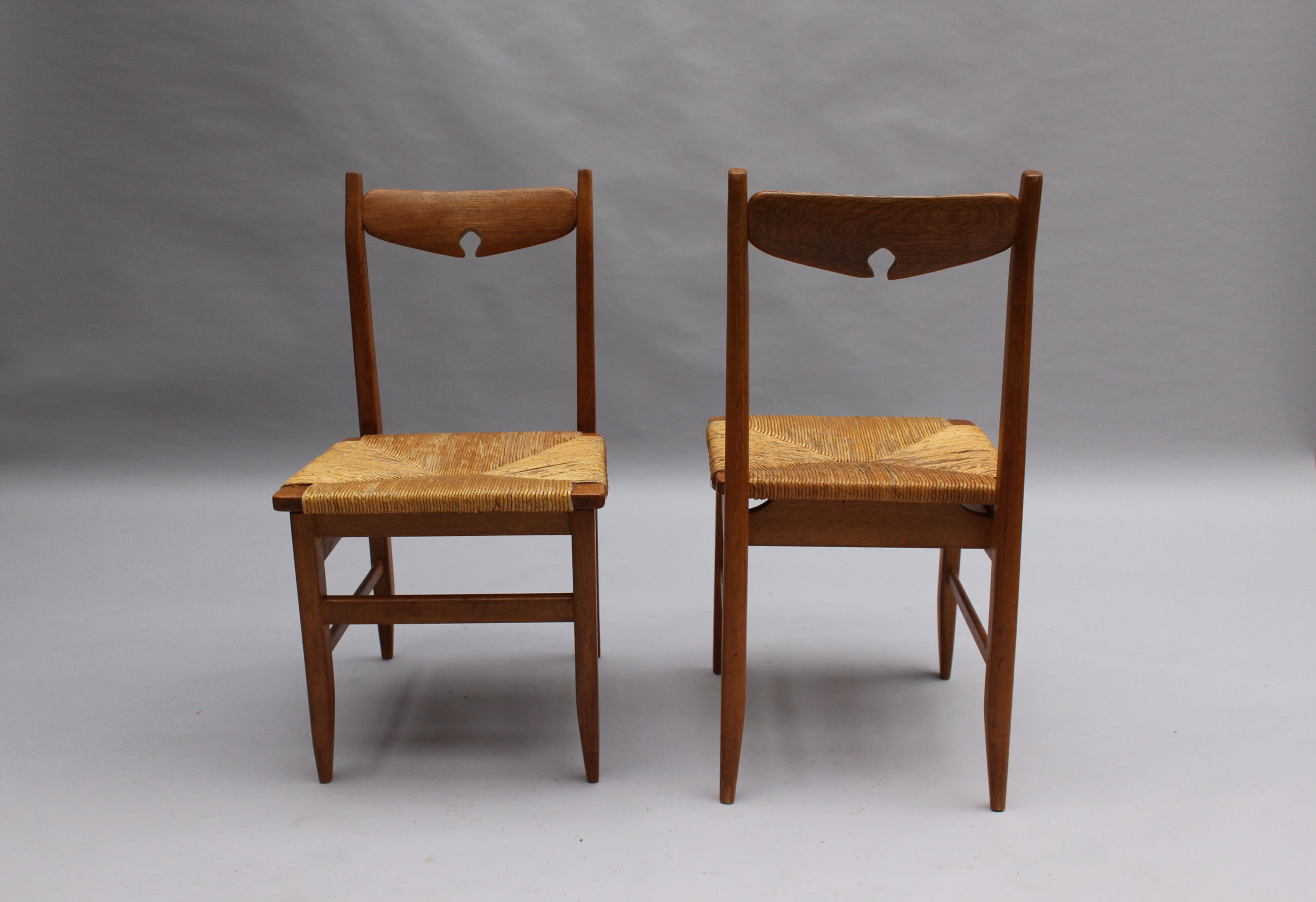 Set of Six French Mid-Century Dining Chairs by Guillerme et Chambron - Image 4