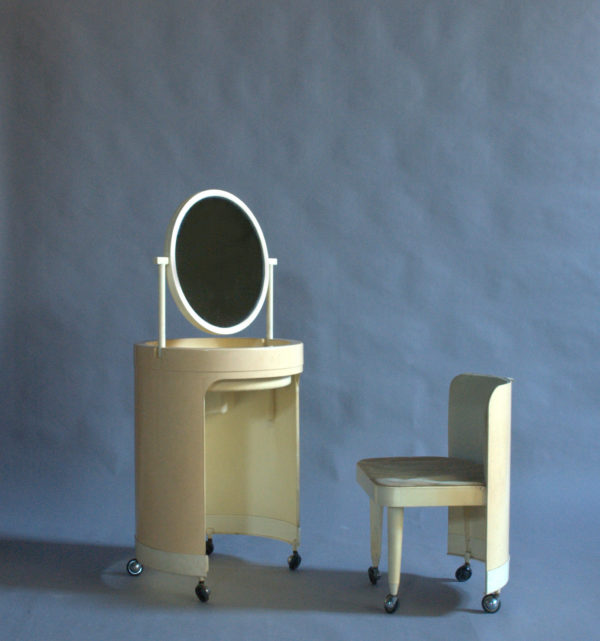 An Italian 1960's Plastic Vanity and Chair - Image 5