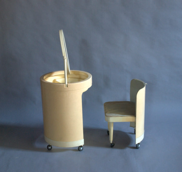 An Italian 1960's Plastic Vanity and Chair - Image 4