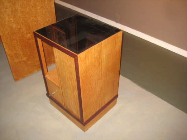 A Fine French Art Deco Satinwood Side Table or Nightstand - Image 8