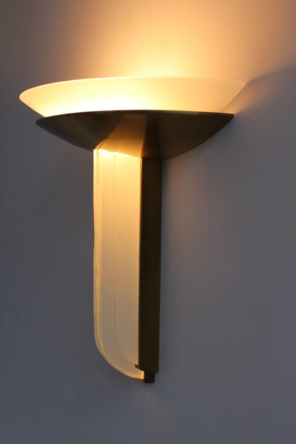 A Fine Large French Art Deco Bronze and Glass Wall Light by Perzel - Image 13