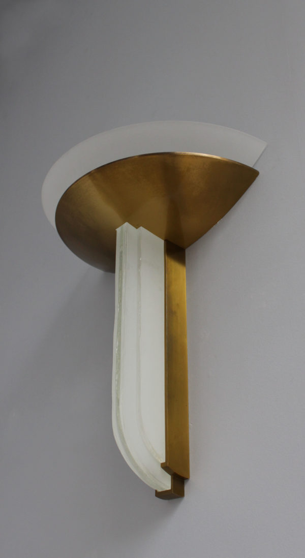 A Fine Large French Art Deco Bronze and Glass Wall Light by Perzel - Image 10