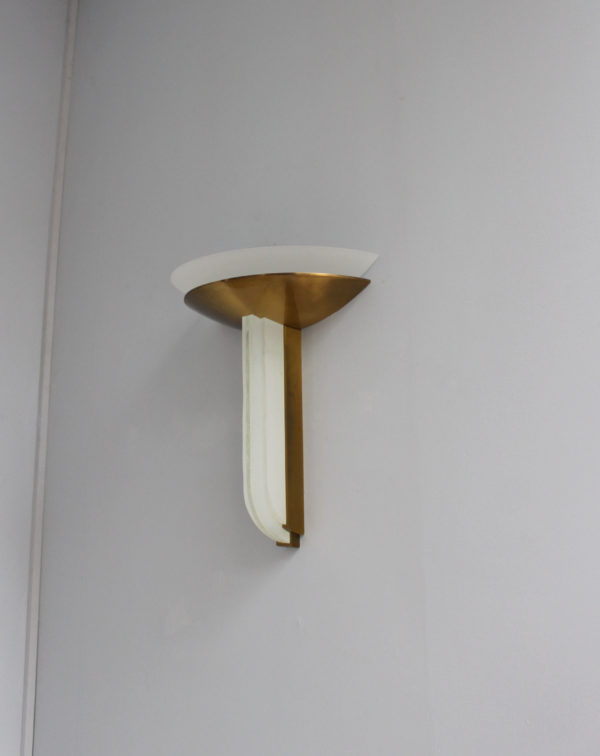 A Fine Large French Art Deco Bronze and Glass Wall Light by Perzel - Image 3