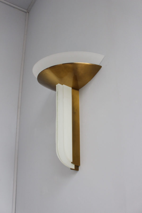 A Fine Large French Art Deco Bronze and Glass Wall Light by Perzel - Image 5