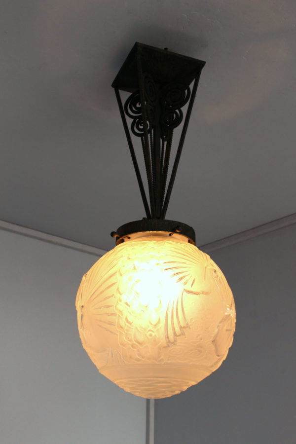 Fine French Art Deco Wrought Iron and Frosted Glass Pendant by Muller Frères - Image 2