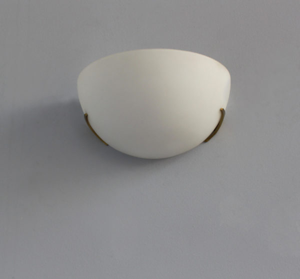 A fine French Art Deco White Opaline and Bronze Sconce by Perzel - Image 7