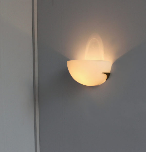 A fine French Art Deco White Opaline and Bronze Sconce by Perzel - Image 6