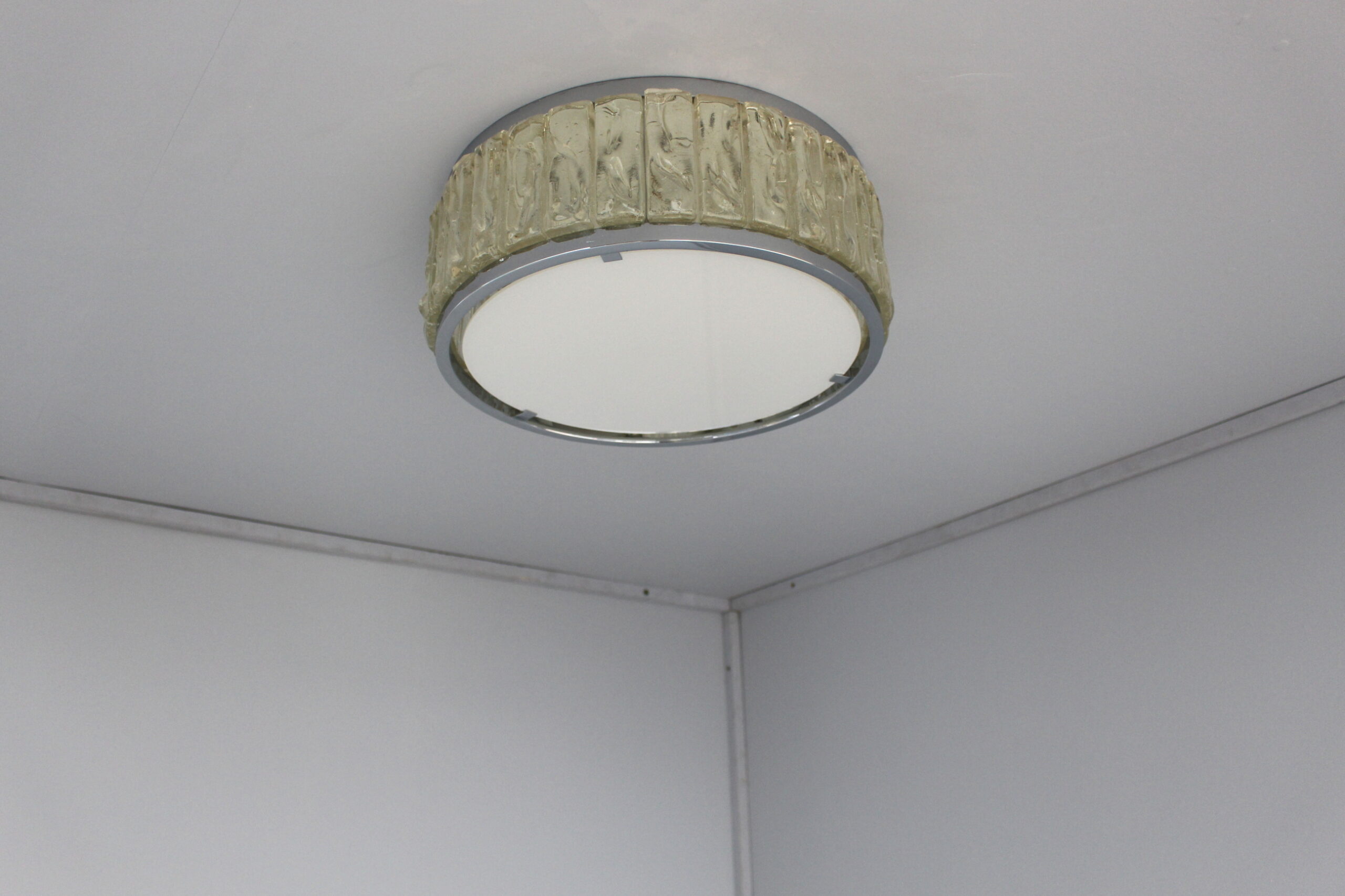 Fine French 1970s Chrome and Glass "Queen's Necklace" Ceiling Light by Perzel - Image 2