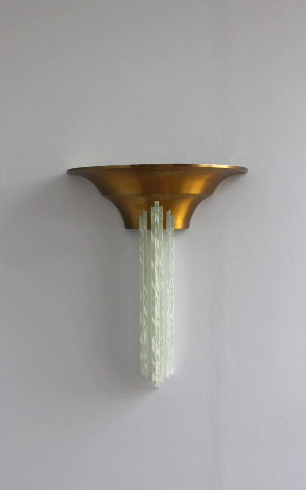 A Large Fine French Art Deco Bronze Sconce with Cascading Glass Slabs by Perzel - Image 3