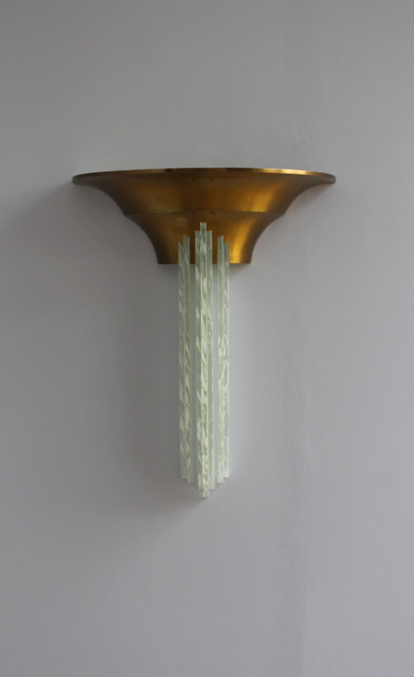 A Large Fine French Art Deco Bronze Sconce with Cascading Glass Slabs by Perzel - Image 2