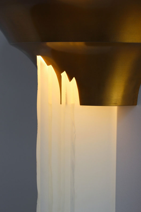 A Large Fine French Art Deco Bronze Sconce with Cascading Glass Slabs by Perzel - Image 13