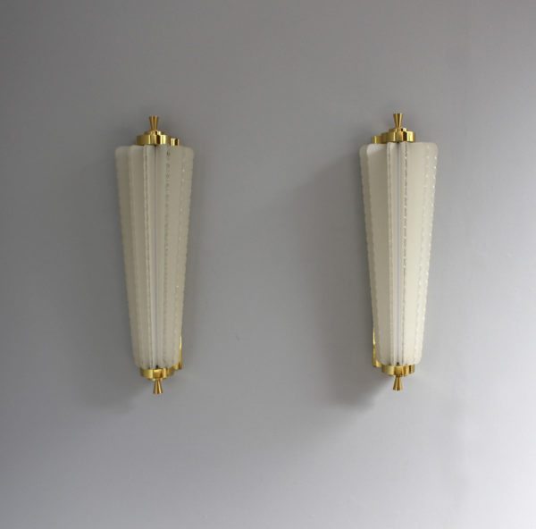 Pair of Fine French Art Deco Glass and Bronze Sconces - Image 2