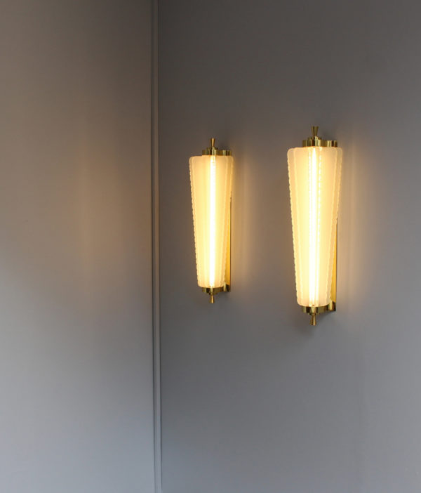 Pair of Fine French Art Deco Glass and Bronze Sconces - Image 7