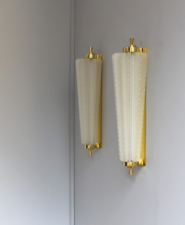 Pair of Fine French Art Deco Glass and Bronze Sconces - Image 4