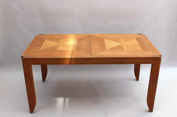 Fine French 1970s Extendable Oak Dining Table by Guillerme & Chambron - Image 3