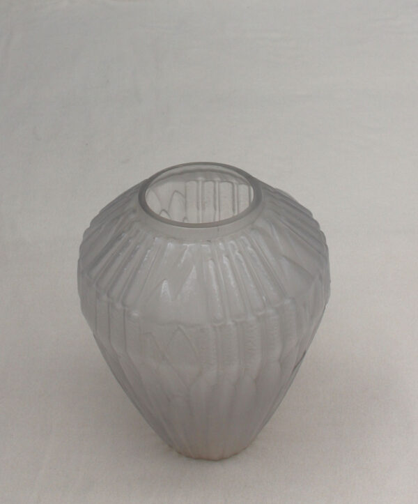 Fine French 1930s Frosted Glass "Roseaux" Vase by André Hunebelle - Image 12