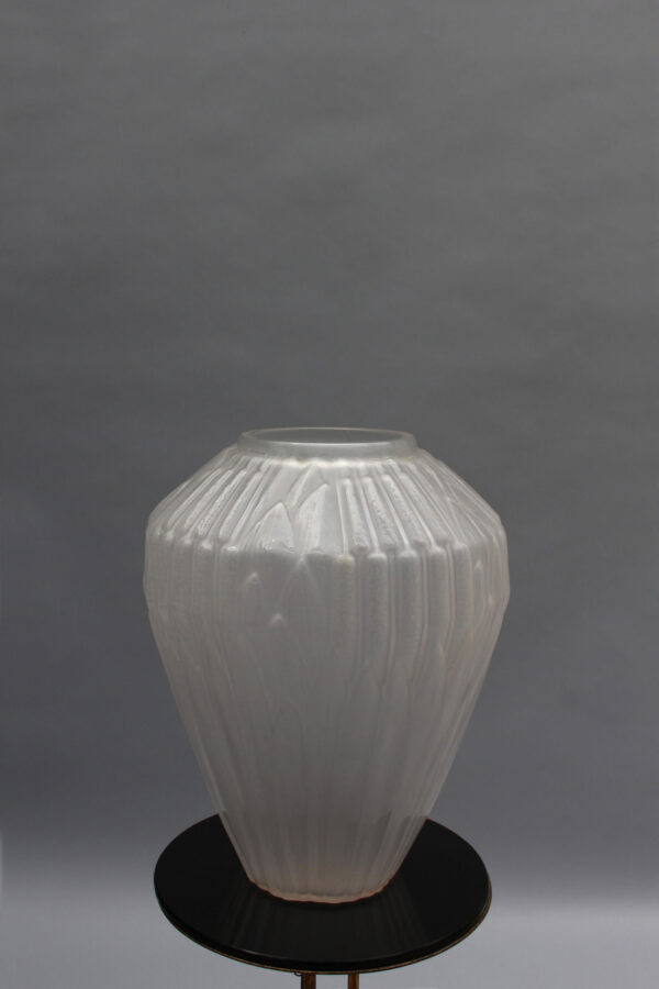 Fine French 1930s Frosted Glass "Roseaux" Vase by André Hunebelle - Image 3