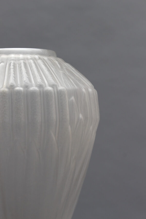 Fine French 1930s Frosted Glass "Roseaux" Vase by André Hunebelle - Image 7