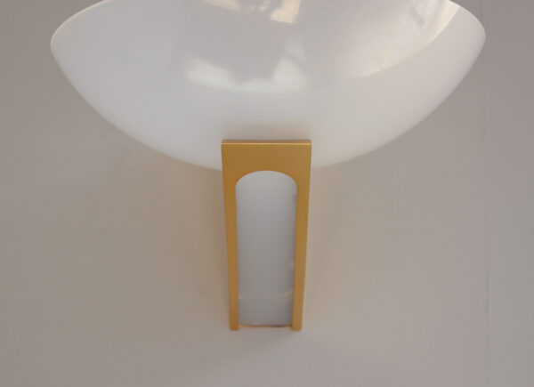 A Pair of 1950s Brass and Lucite Sconces - Image 10