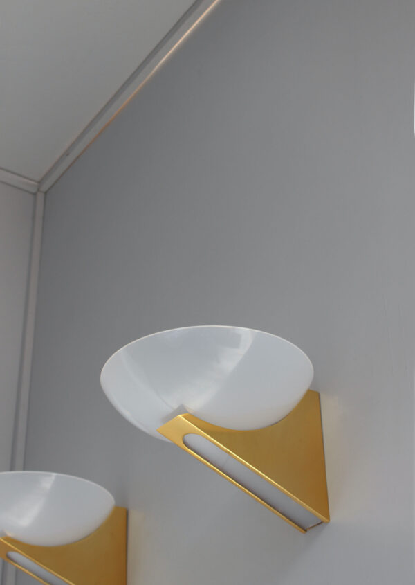 A Pair of 1950s Brass and Lucite Sconces - Image 5