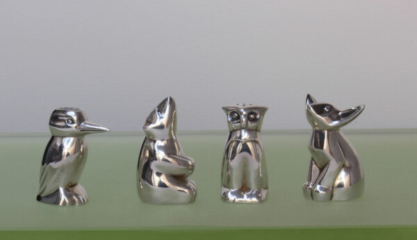 Set of 4 Christofle 'Gallia' silver plated Figural Salt and Pepper Shakers - Image 12