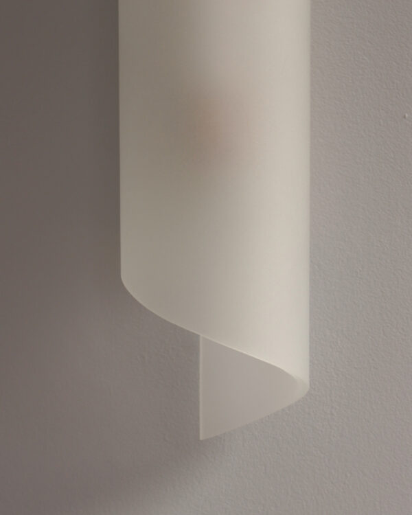 Fine French Art Deco Frosted Glass and Bronze Sconce by Perzel - Image 3