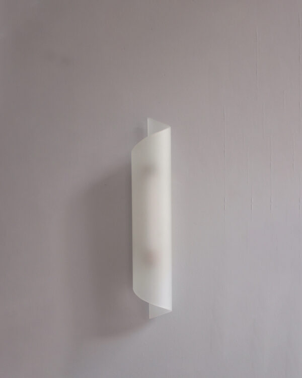 Fine French Art Deco Frosted Glass and Bronze Sconce by Perzel - Image 2